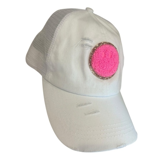 Women’s White Pink Smiley Patch Ponytail Adjustable Baseball Cap Hat - Picture 1 of 4